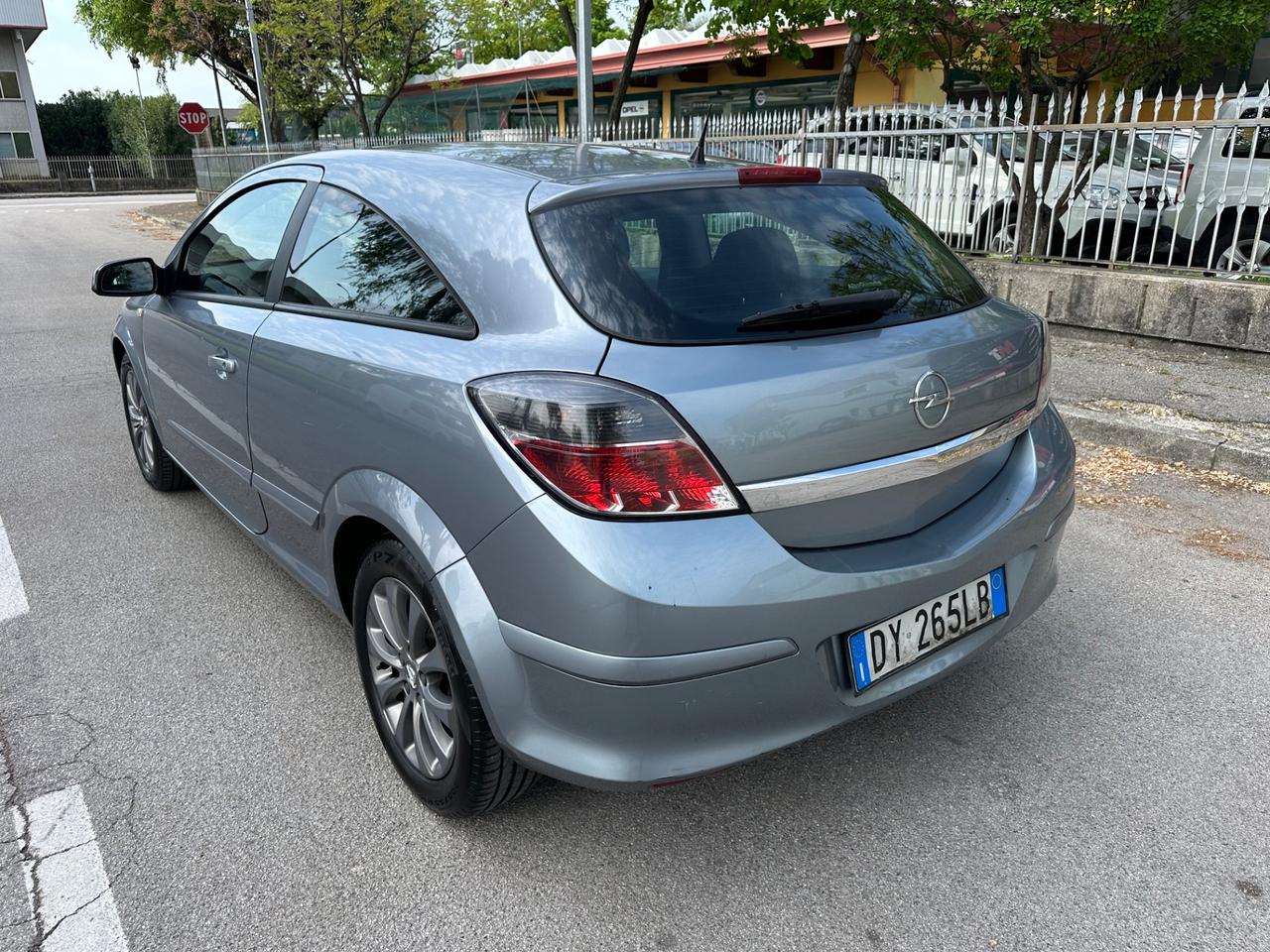 Opel Astra GTC 1.6 16V VVT 3 porte Enjoy