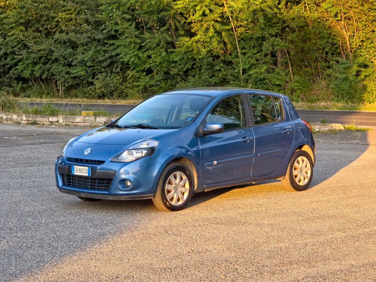 Renault Clio 1.2 16V 5 porte Luxe CV-75 E4 Manuale NEO 2010