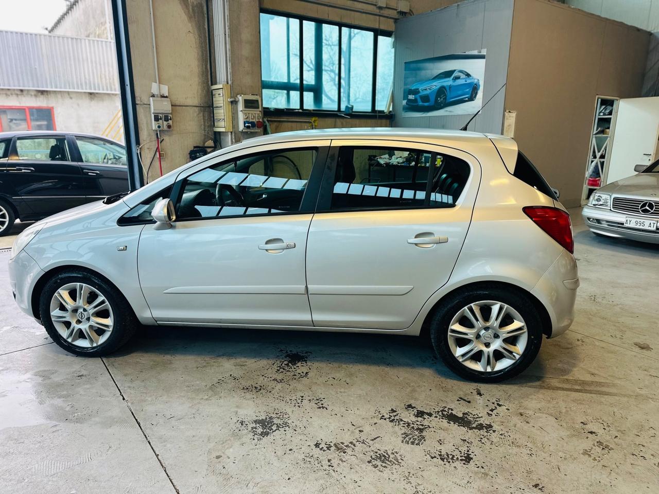 Opel Corsa 1.2 5 porte Cosmo