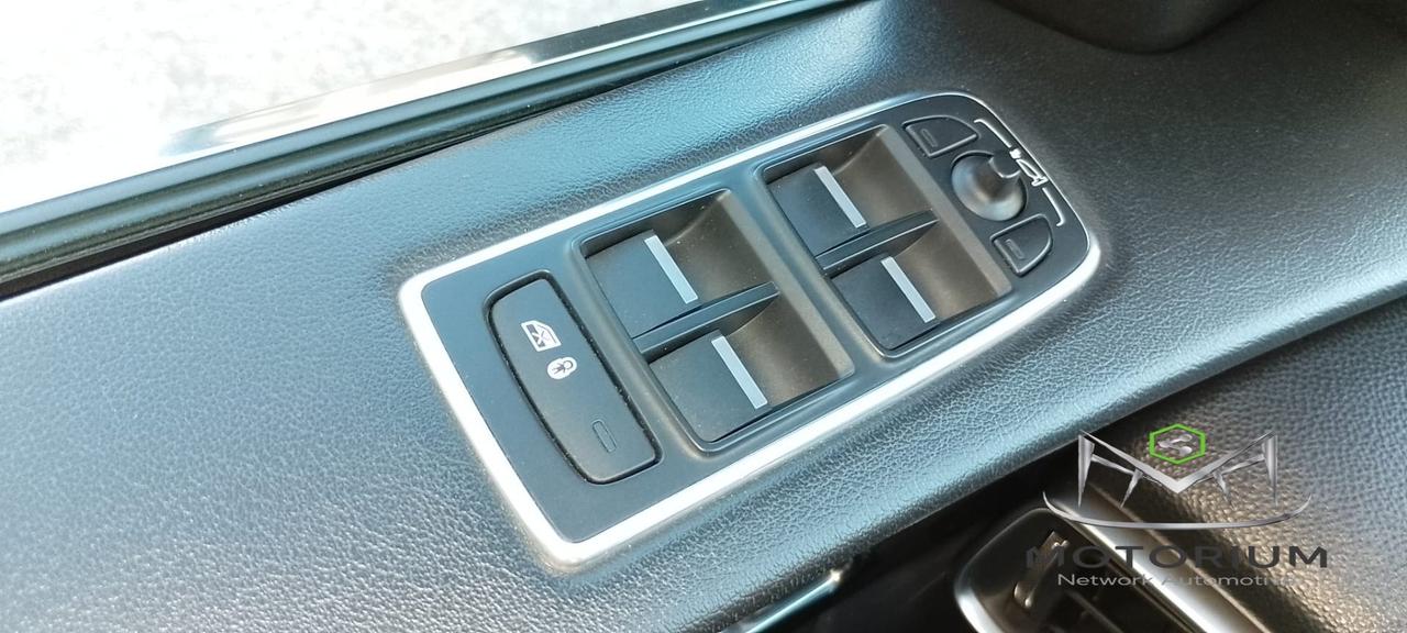 Jaguar F-Pace 2.0cc 180cv PORTFOLIO