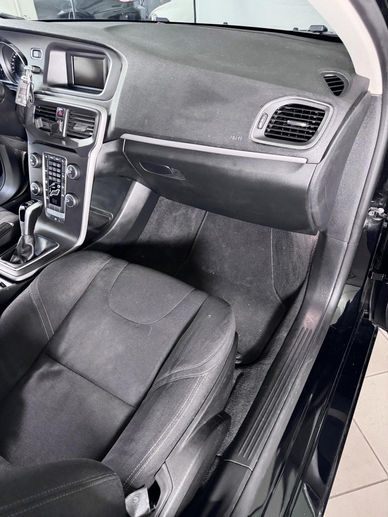 Volvo V40 2.0 d2 Momentum my17