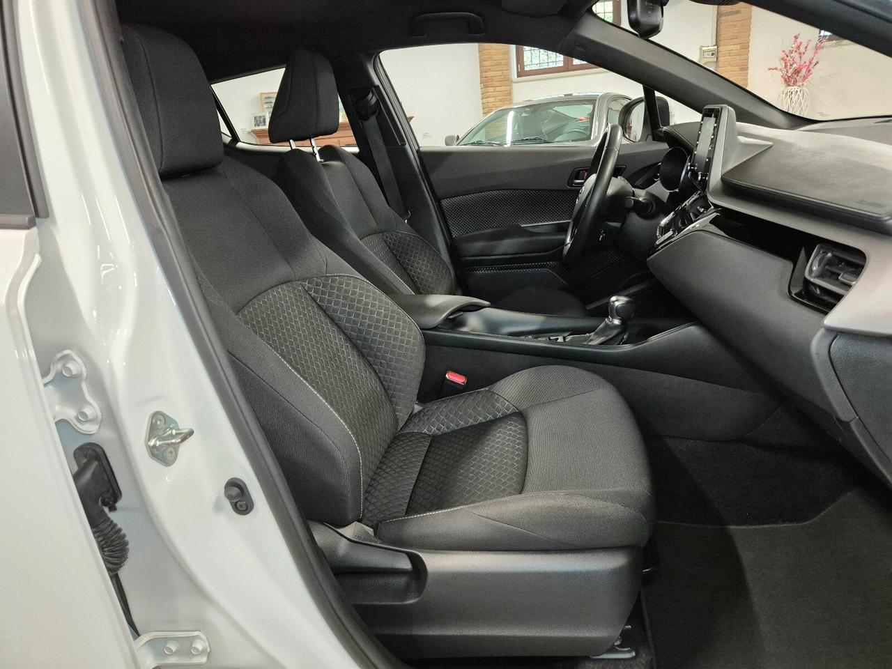 Toyota C-HR 1.8 Hybrid E-CVT Active