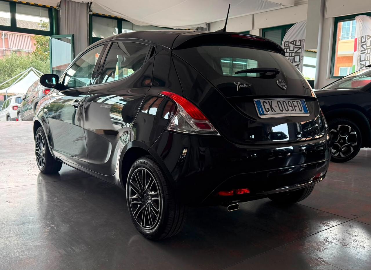 Lancia Ypsilon 1.0 FireFly 5 porte S&S Hybrid Gold