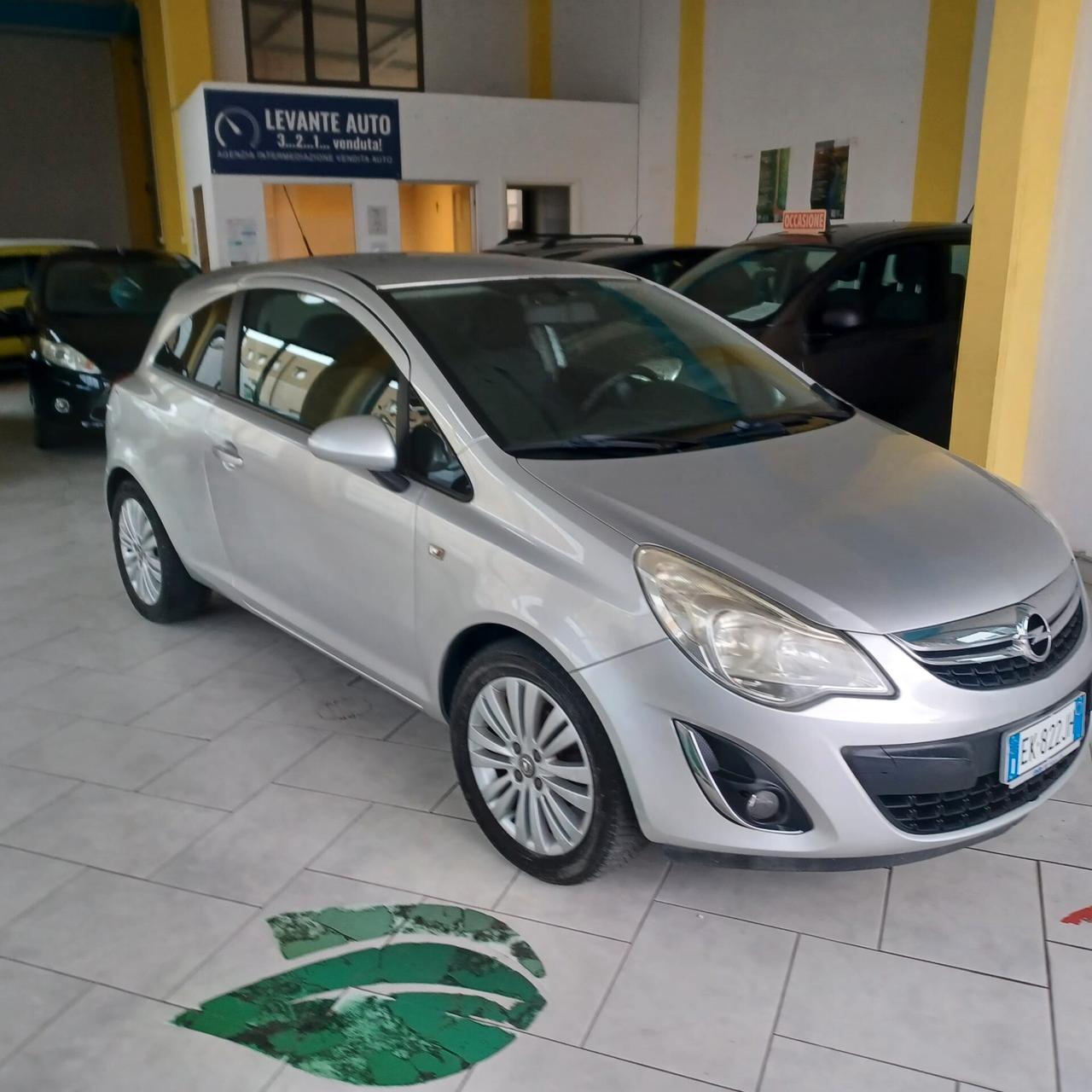 NEOPATENTATI BENZINA/GPL CORSA 1.2