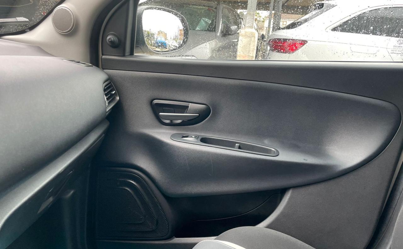 Lancia Ypsilon 1.2 69 CV 5 porte Platinum