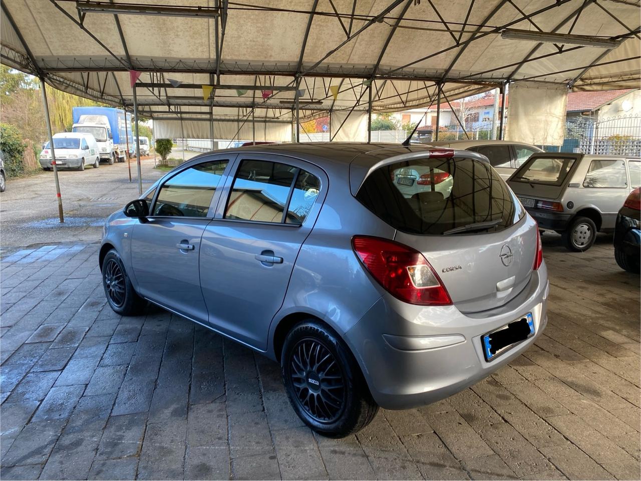 Opel Corsa 1.2 5 porte Cosmo