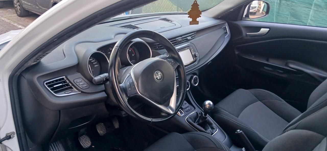 Alfa Romeo Giulietta 1.6 JTDm 120 CV neopatentati