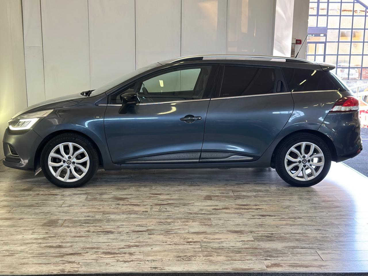 Renault Clio Sporter 1.5 dCi 8V 90 CV Moschino Intens