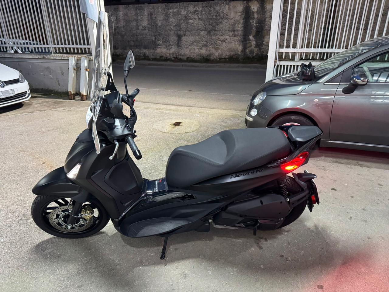 PIAGGIO BEVERLY 300 DEEP BLACK 2023 FINANZIAMENTO SENZA BUSTA PAGA