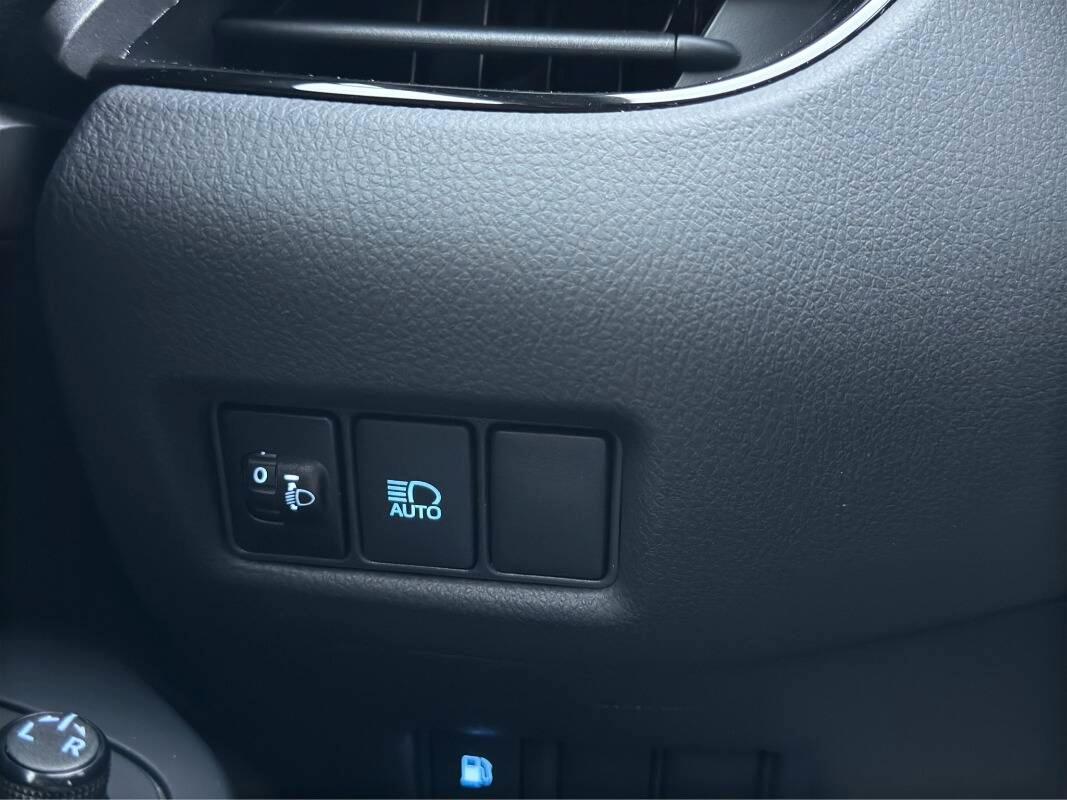 Toyota C-HR 1.8h Active e-cvt Con TELECAMERA & NAVIGATORE