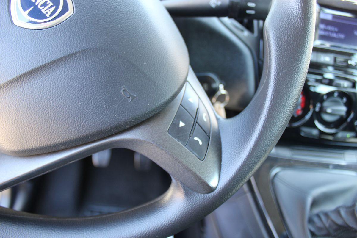 LANCIA - Ypsilon - 1.0 FireFly 5p.S&S Hyb. Platino