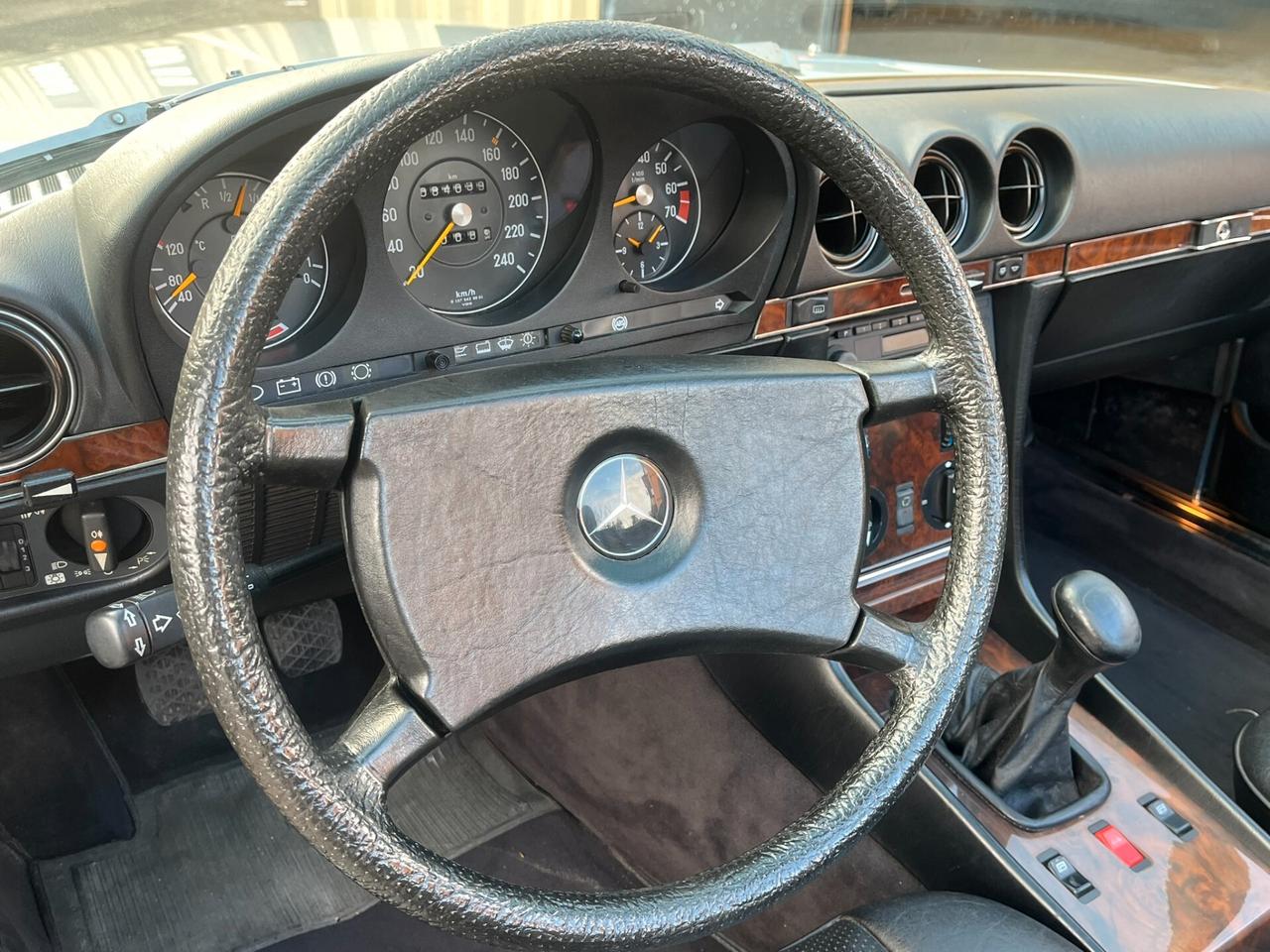 Mercedes 300 SL (R107) - CONSERVATA