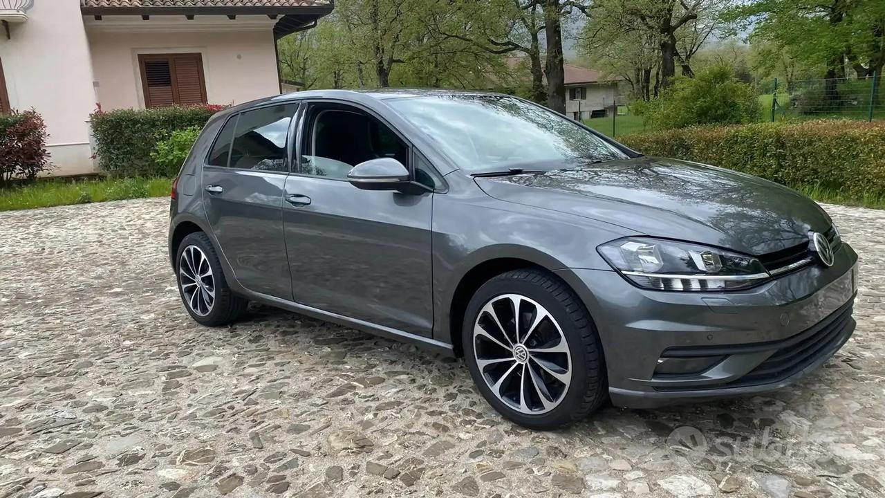 VOLKSWAGEN GOLF