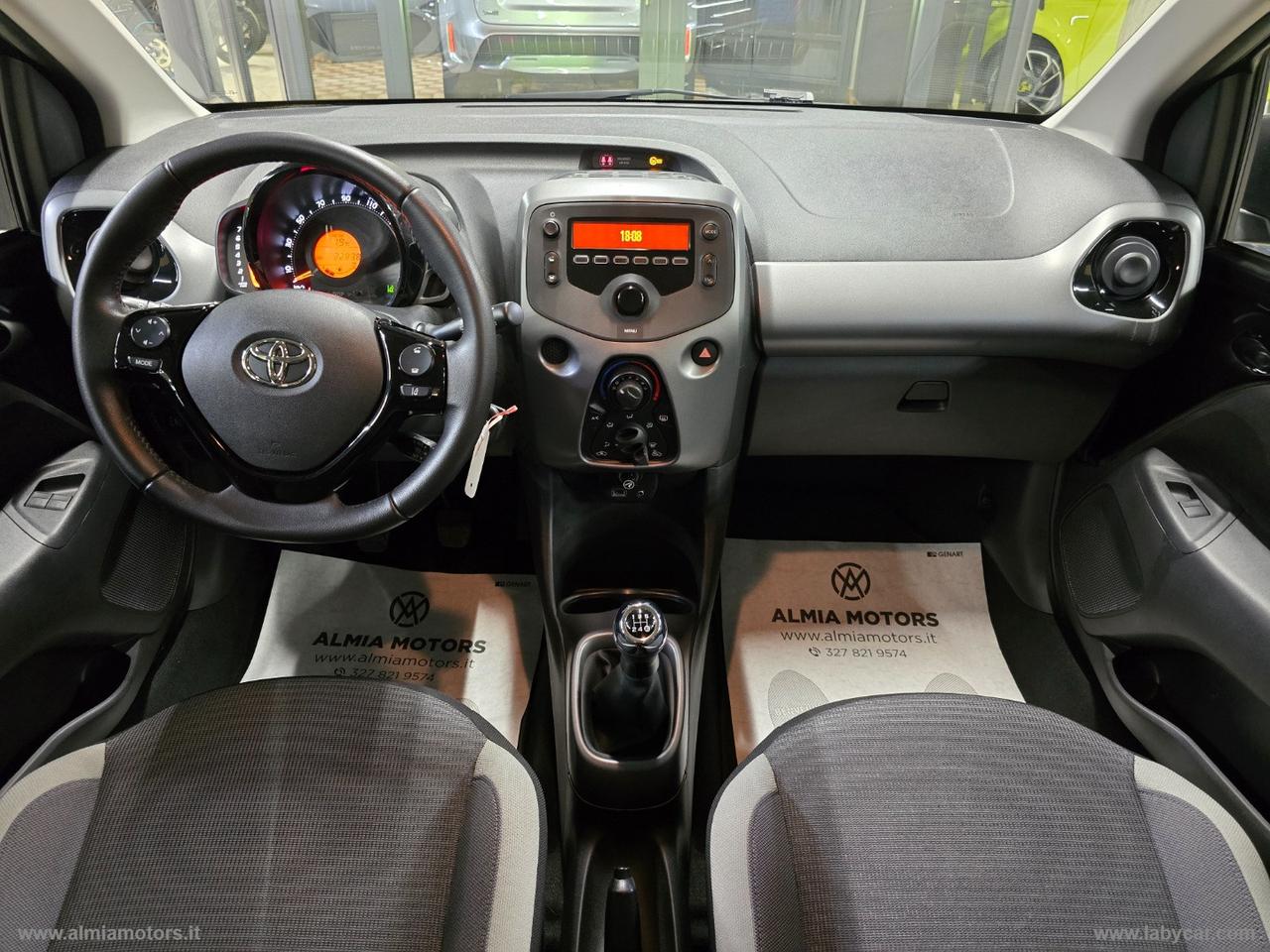 TOYOTA Aygo Connect 1.0 VVT-i 72 CV 5p. x-play