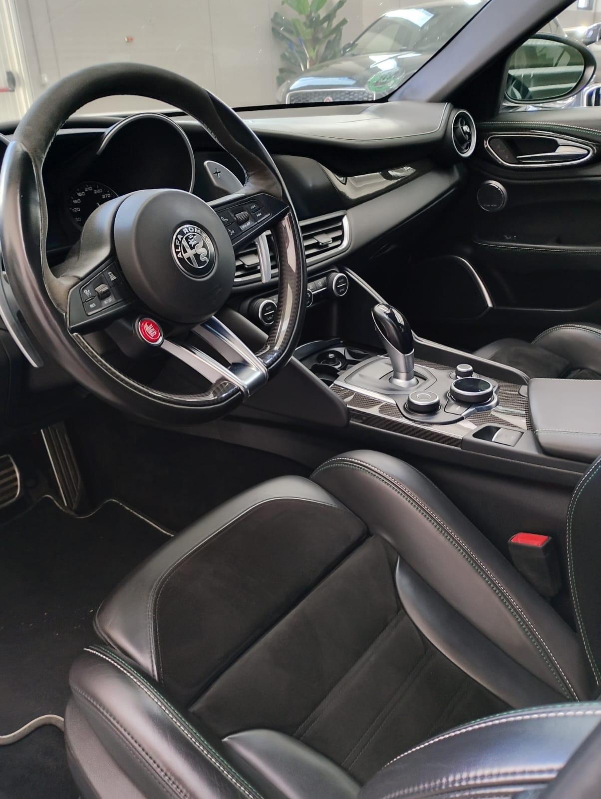 Alfa Romeo Giulia 2.9 V6 Bi-Turbo AT8 Quadrifoglio