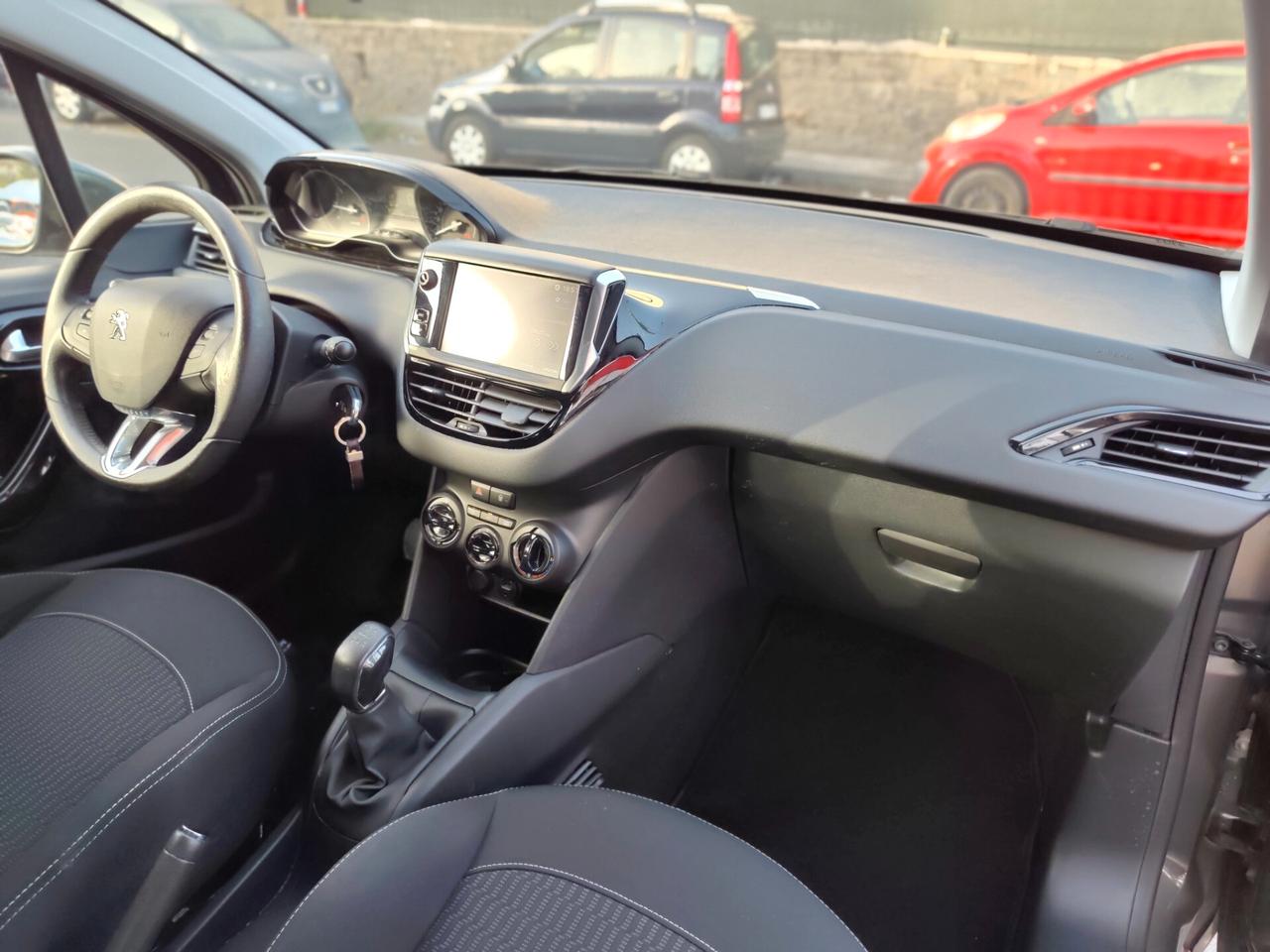 Peugeot 208 PureTech 82 5 porte Black Line