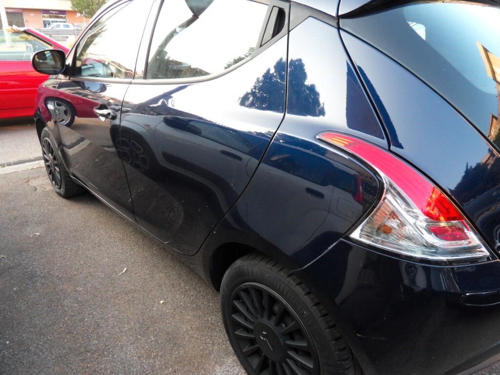 Lancia Ypsilon 1.2 69 CV 5 porte Gold