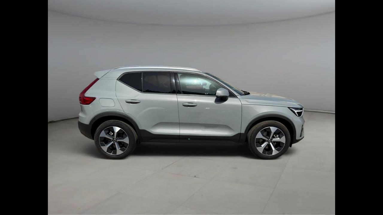 VOLVO XC40 Core B3 AUT