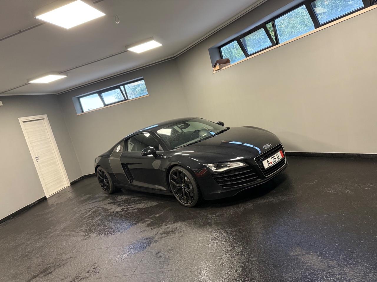 Audi R8 Spyder 4.2 V8 FSI quattro R tronic