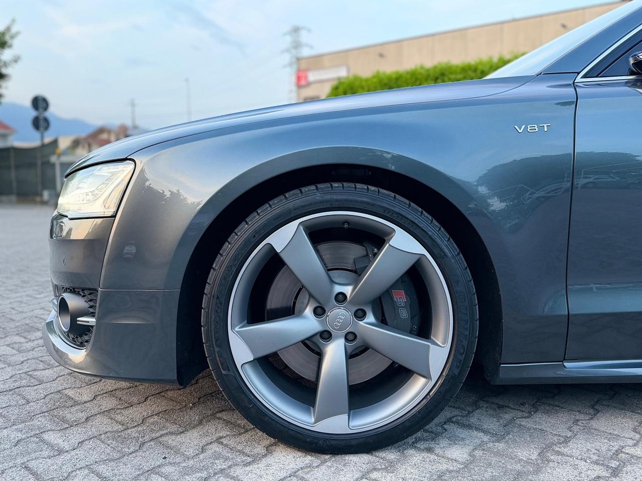 Audi S8 4.0 V8T BITURBO - FULL OPT - TAGLIANDATA -