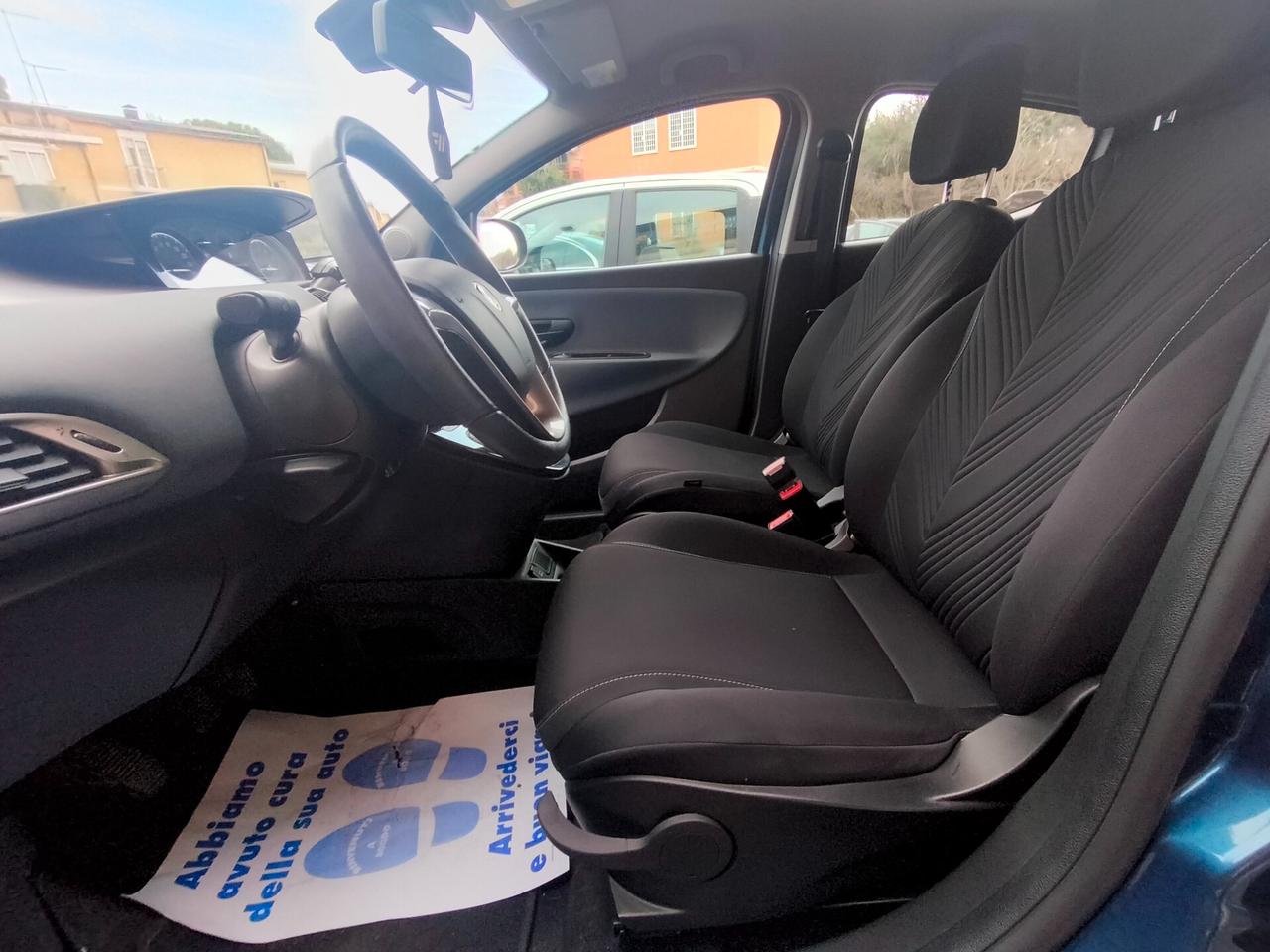 Lancia Ypsilon Hybrid Gold prezzo REALE