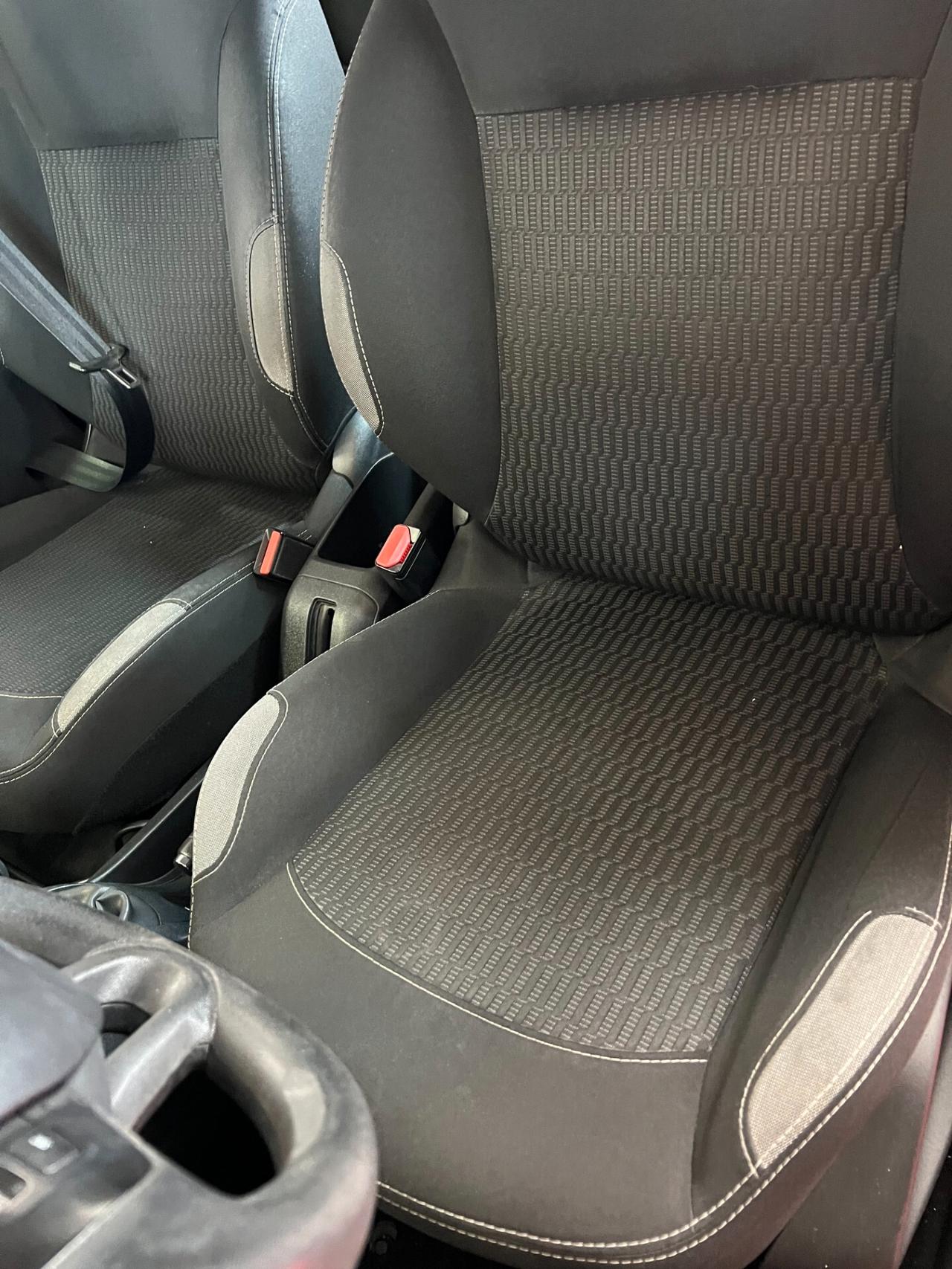 Peugeot 208 1.4 HDi 68 CV 5 porte Business