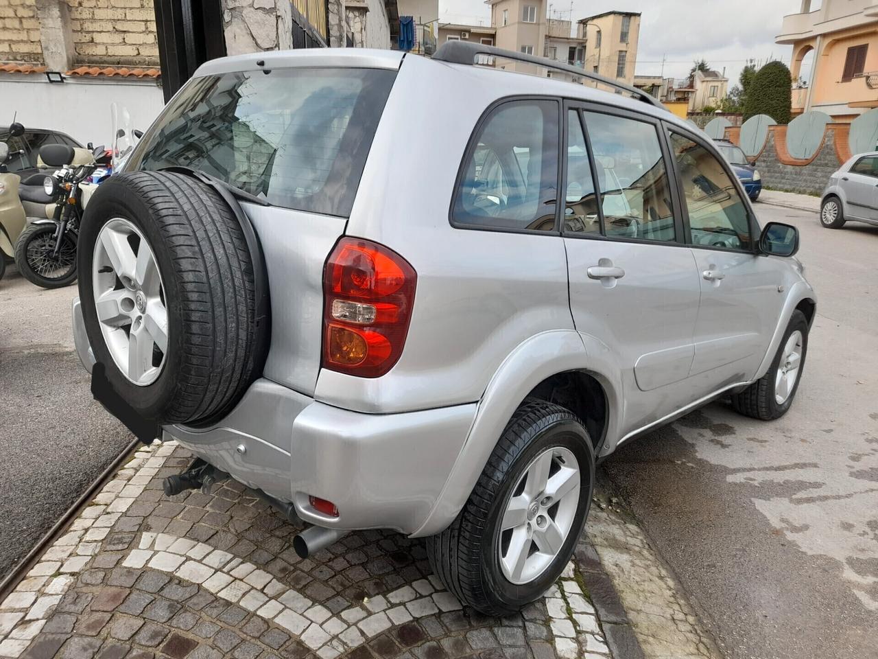 RAV 4 TURBO DIESEL - GANCIO TRAINO