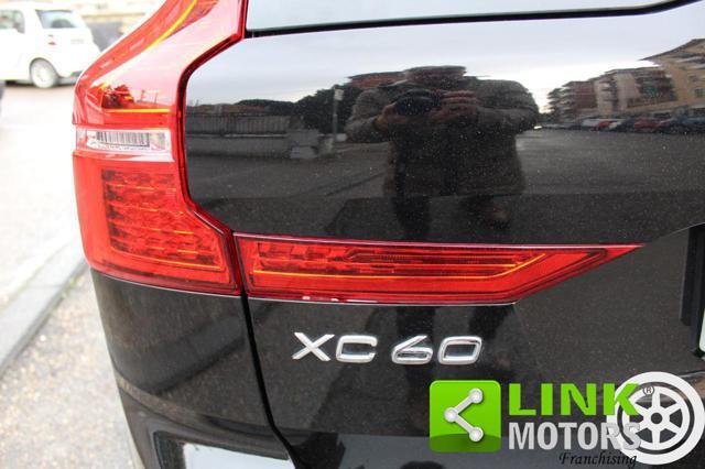 VOLVO XC60 B4 automatico Essentialle con Leasing