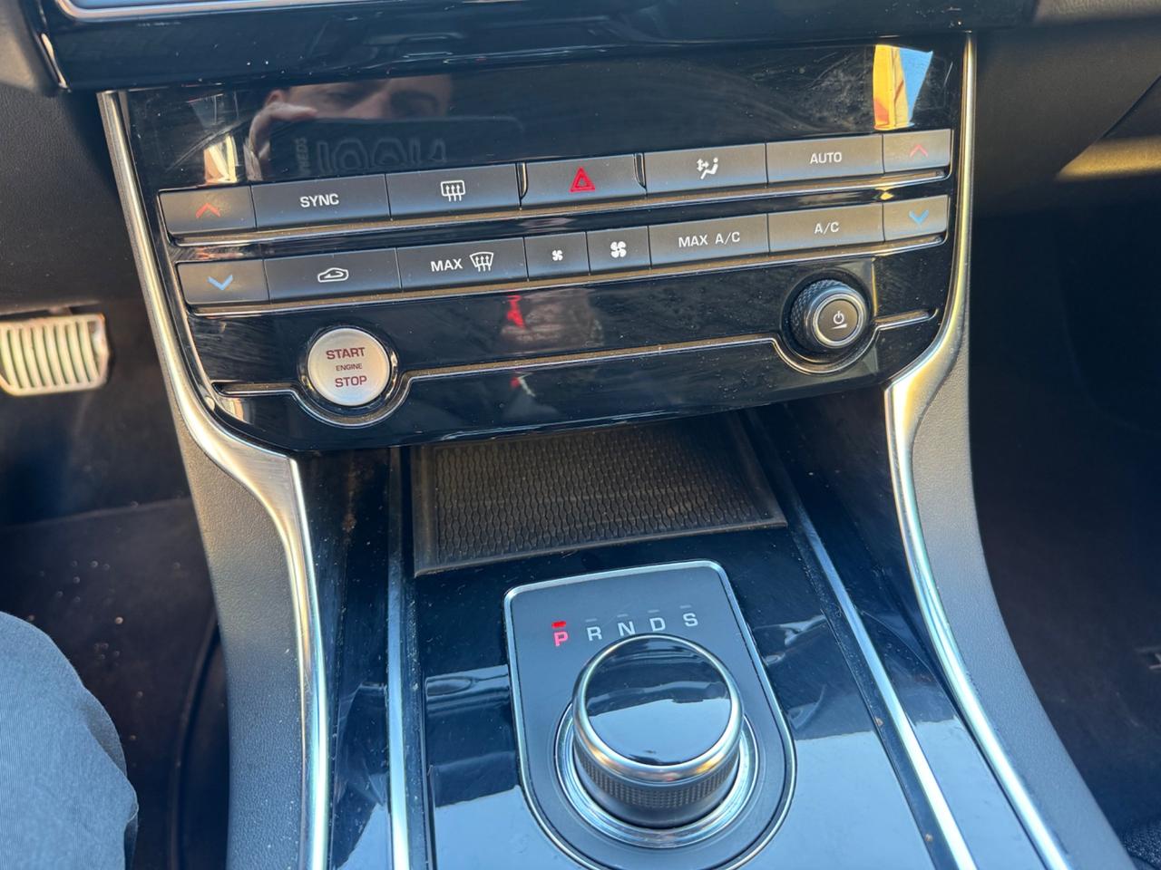 Jaguar XE 2.0 D 180 CV Landmark Edition