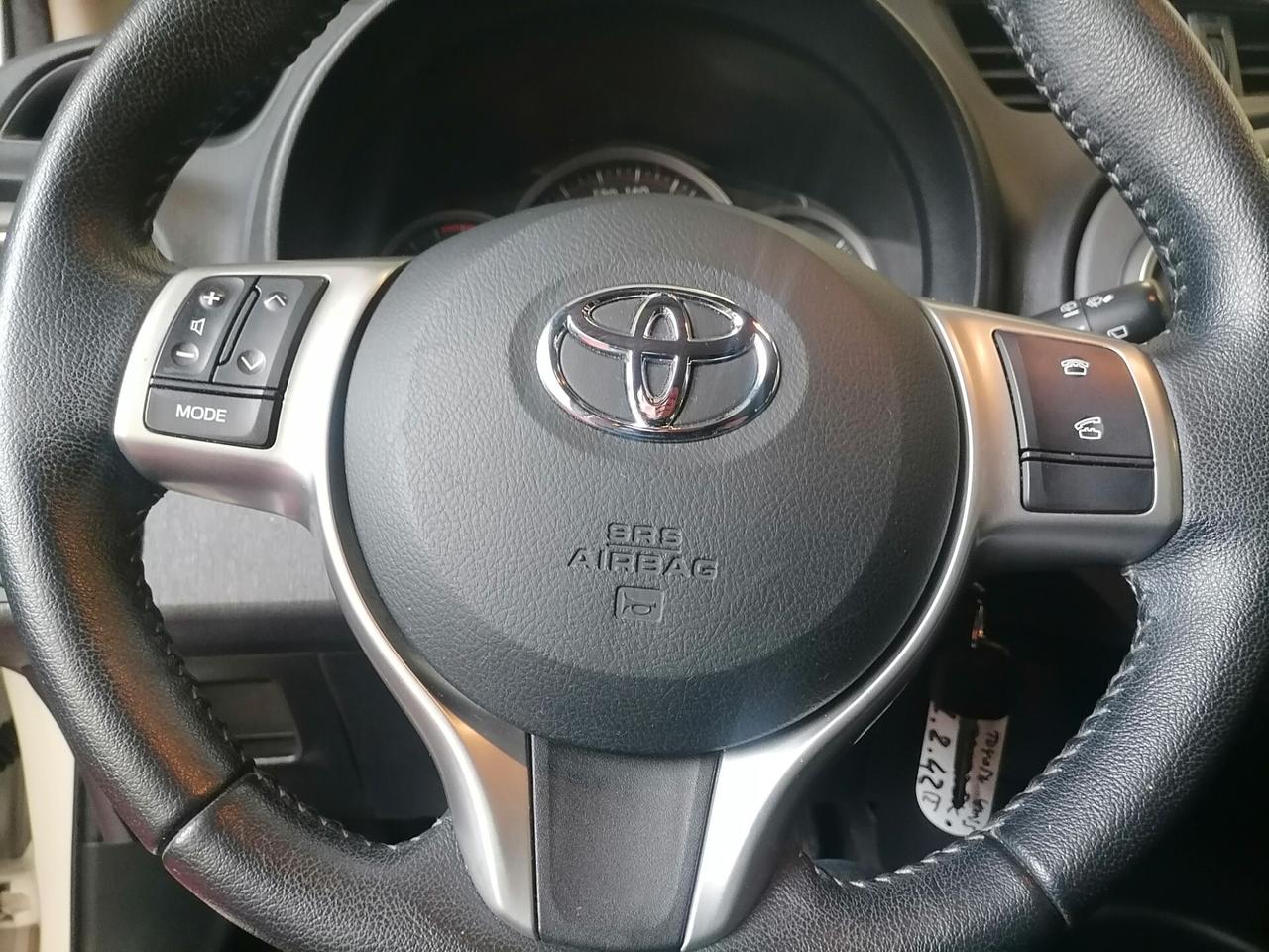 Toyota Yaris 1.0 5 porte Lounge Adatta per neopatentati