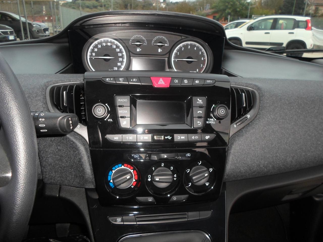 Lancia Ypsilon 1.0 FireFly 5 porte S&S Hybrid Ecochic Gold