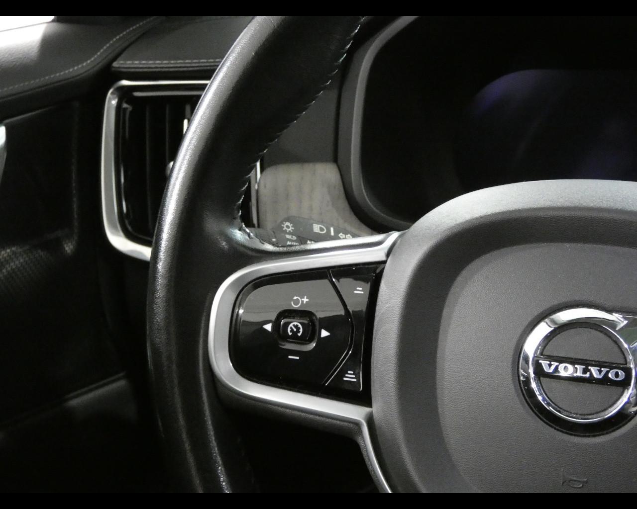 VOLVO V90 (2016-->) - V90 B4 (d) AWD Geartronic Inscription