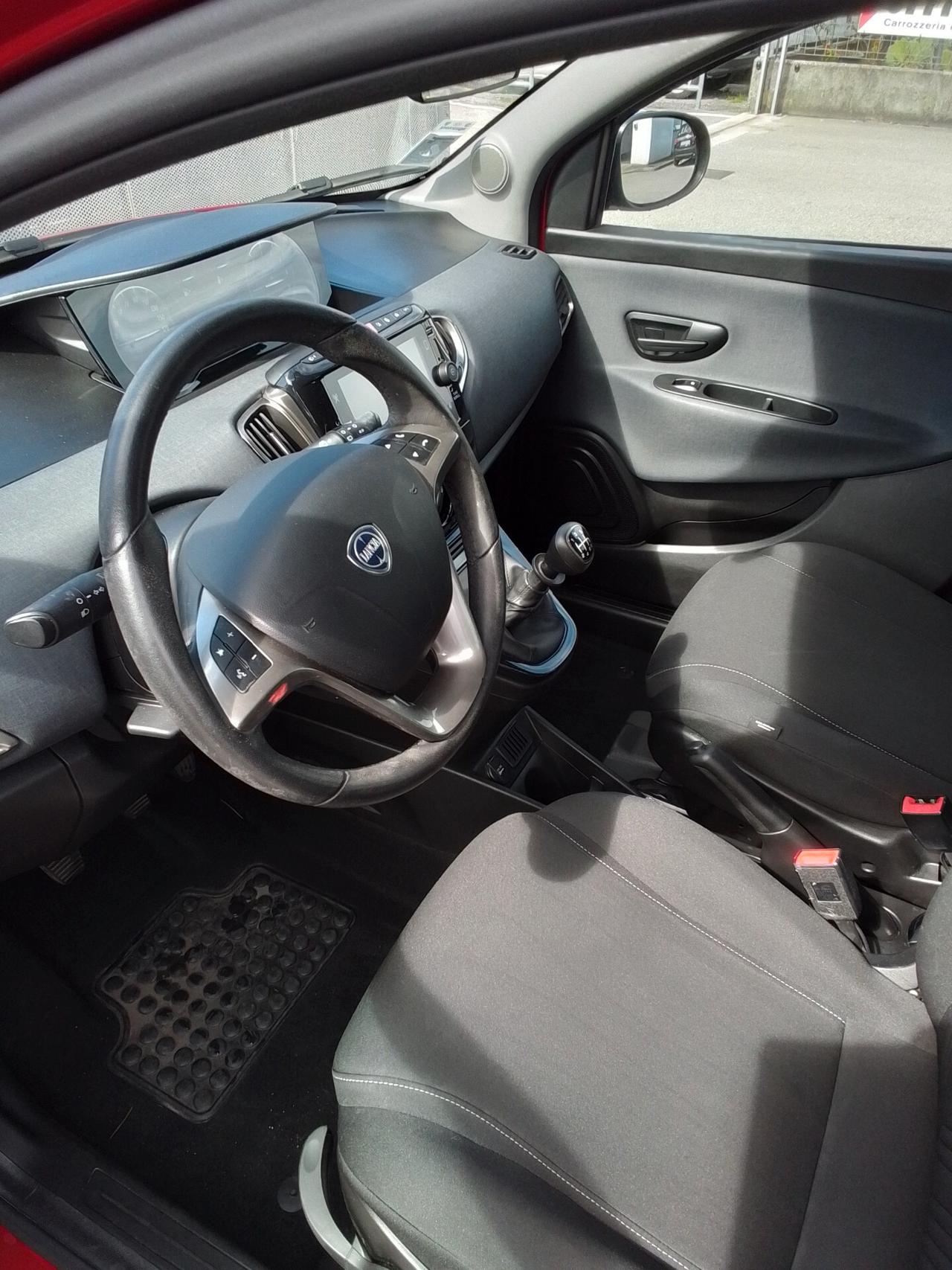 Lancia Ypsilon 1.0 FireFly 5 porte S&S Hybrid Ecochic Gold