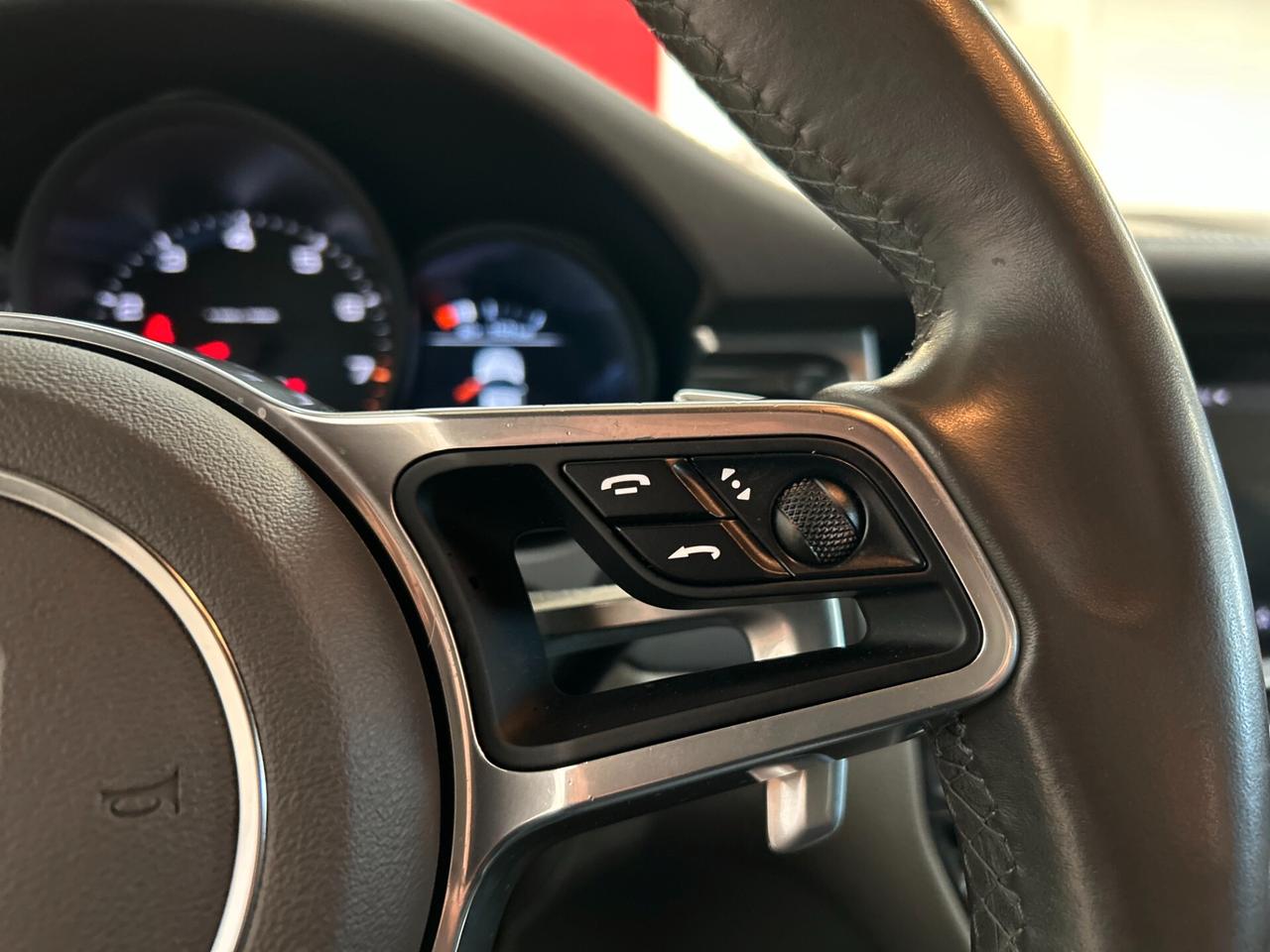Porsche Macan 2.0 245cv pdk-Dettagli in Descrizione