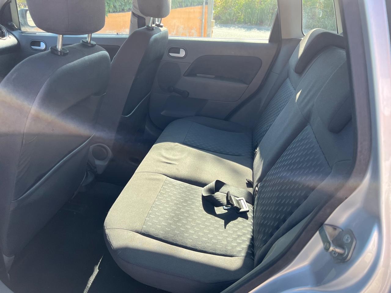 Ford Fiesta 1.4 16V 5p. Ghia