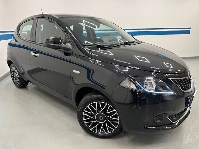 Lancia Ypsilon 1.0 FireFly 5 porte S&S Hybrid Silver