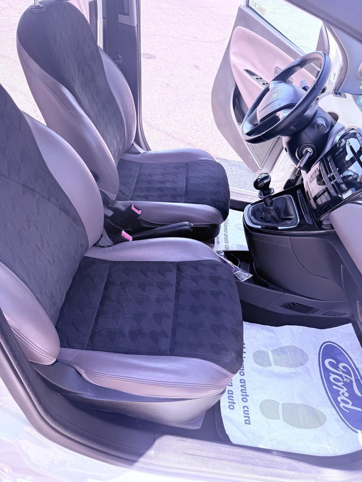 Lancia Ypsilon 1.2 69 CV 5 porte GPL Ecochic Silver