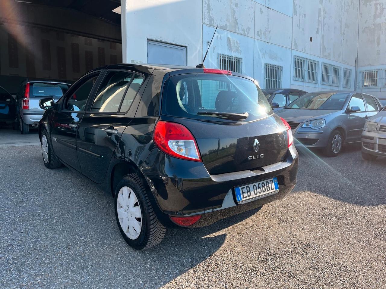 Renault Clio 1.2 16 V 5P GPL DYNAMIQUE