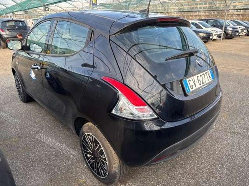 Lancia Ypsilon 1.0 FireFly Hybrid Oro