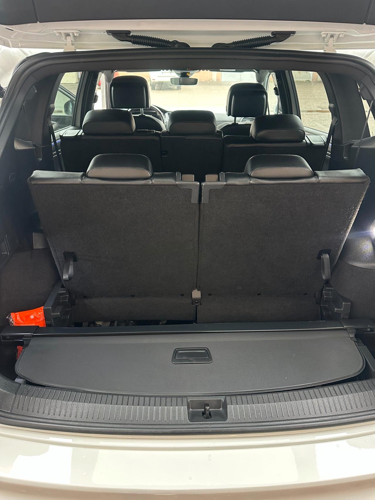 Volkswagen Tiguan Allspace 2.0 TDI SCR DSG 4MOTION R-Line 7 posti