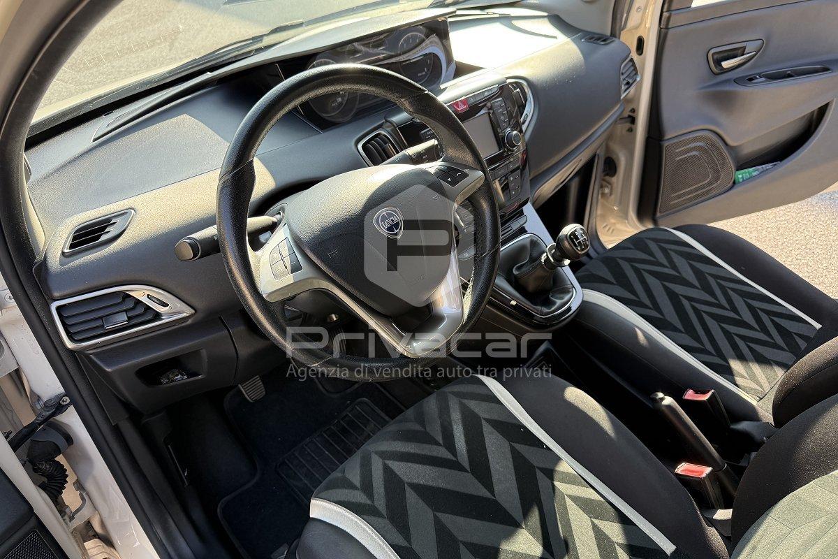 LANCIA Ypsilon 1.2 69 CV 5 porte Gold