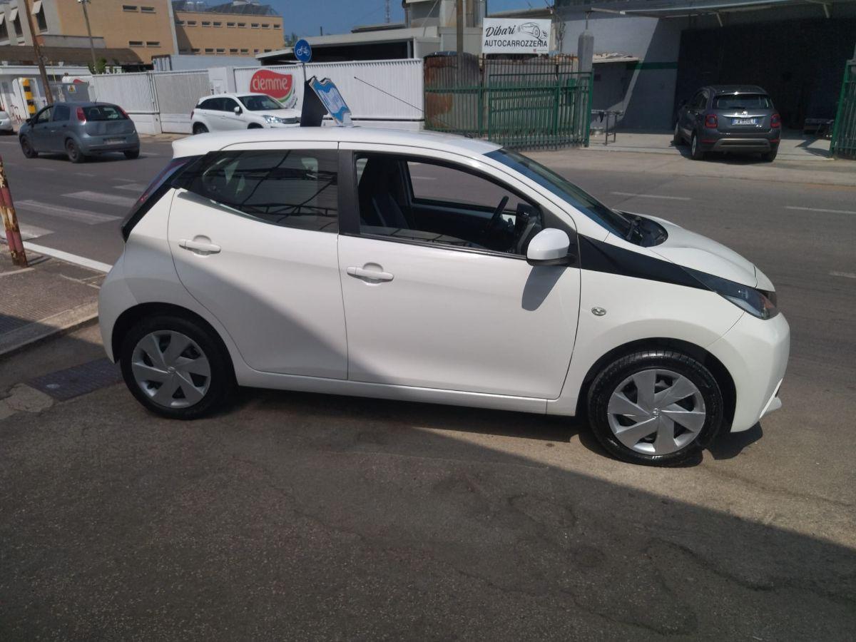TOYOTA Aygo 1.0 VVT-i 69 CV 5 porte x-cool