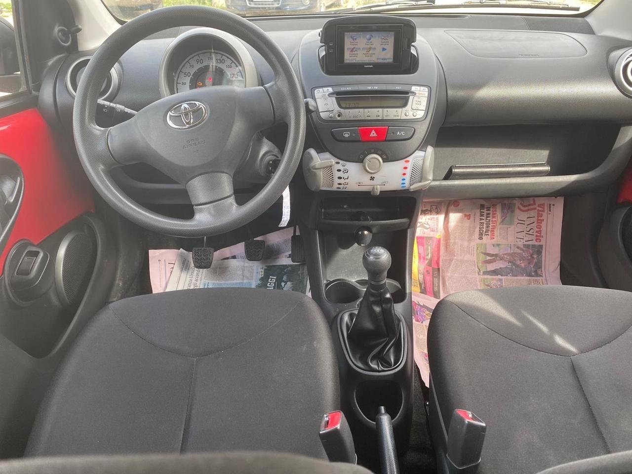 Toyota Aygo 1.0 12V VVT-i 5 porte con navigatore 2013