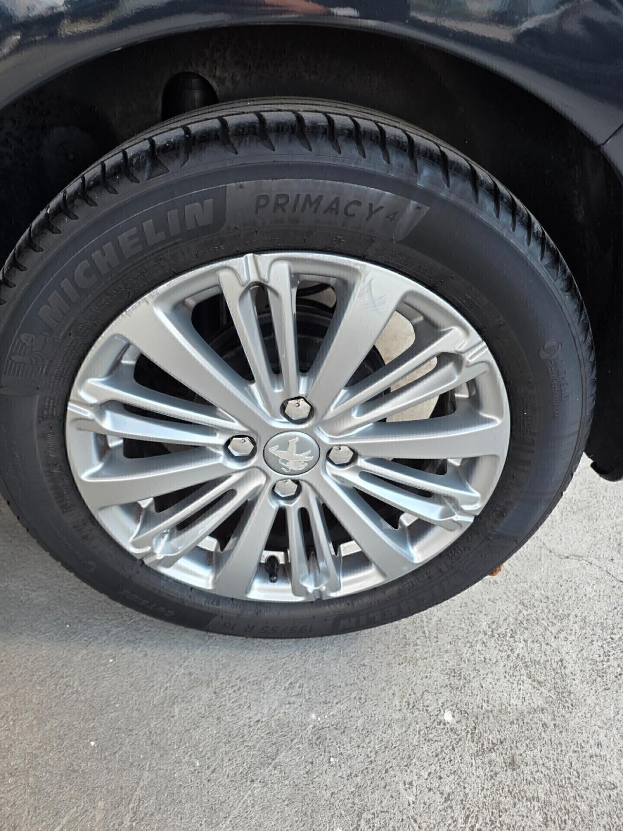 Peugeot 208 pochi km 2019 FINANZIABILE