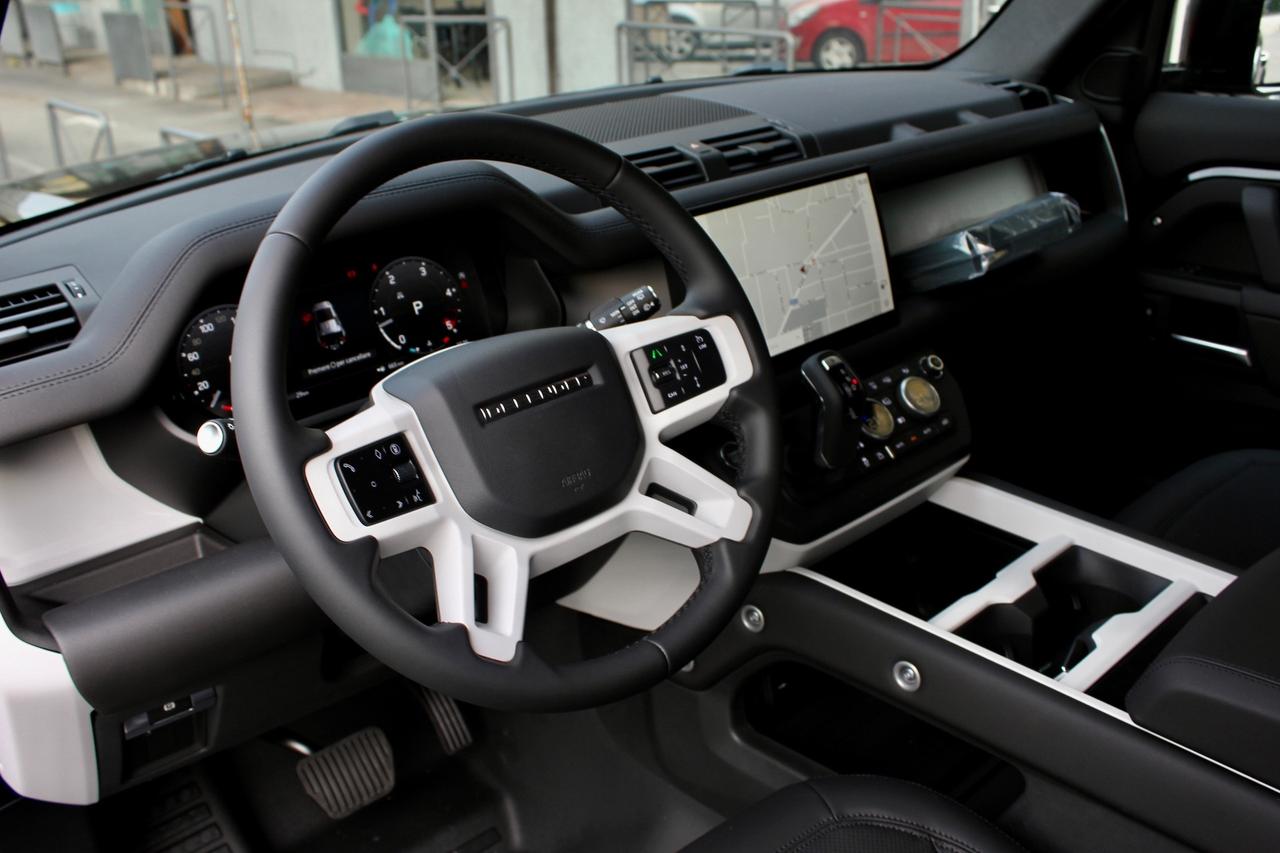Land Rover Defender 3.0D 200 CV AWD Auto X-Dynamic SE