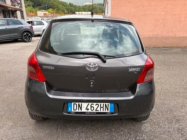 TOYOTA YARIS 1.4 D 5 PORTE NAVI "PERFETTA"