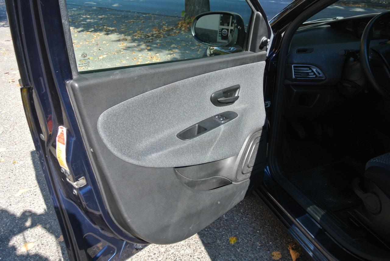 Lancia Ypsilon 1.2 69 CV 5 porte GPL Ecochic Elefantino Blu