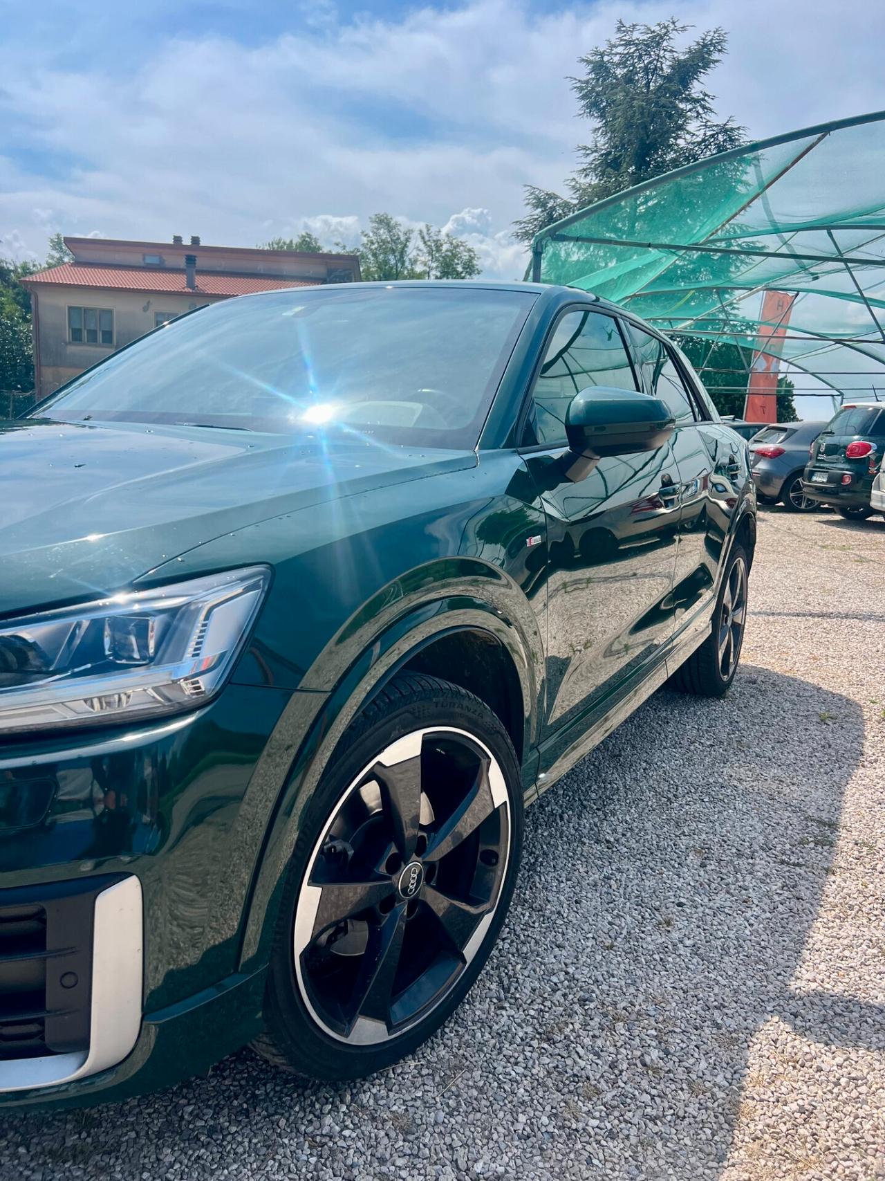 Audi Q2 35 TDI S tronic Identity Black