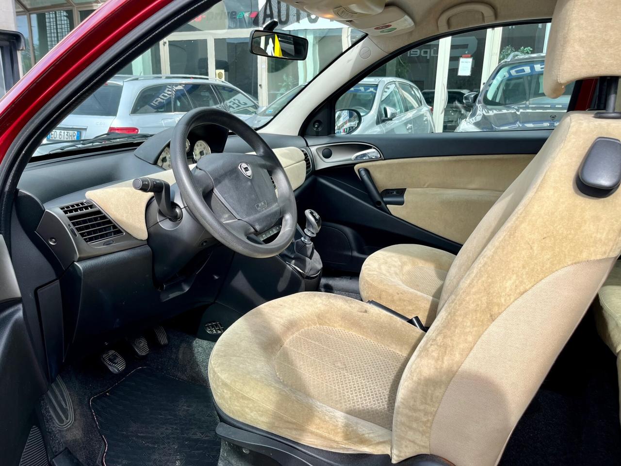 Lancia Ypsilon 1.2 16V Platino