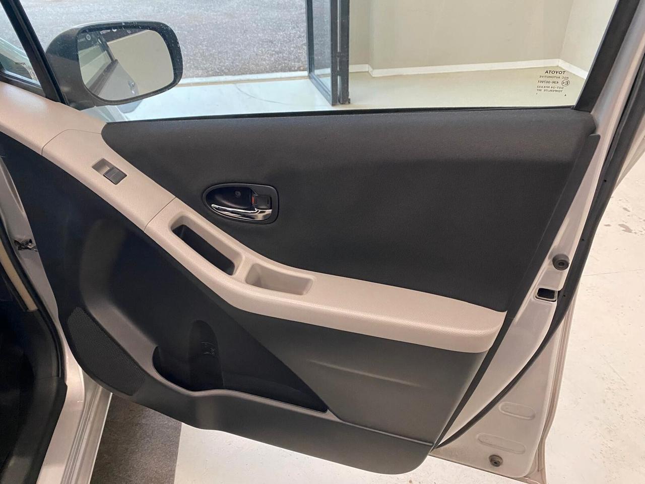 Toyota Yaris 1.0 5 porte Sol